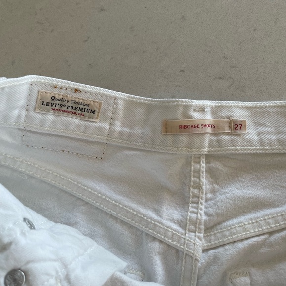 Levi’s white ribcage shorts - Picture 5 of 5